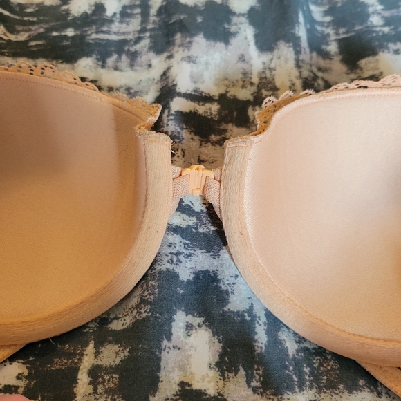 Victorias Secrte Bra - Picture 4 of 6